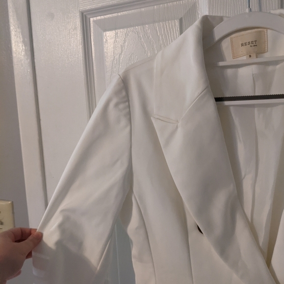 Like-New Reset by Jane Classic White Oversized Button Front Dad Blazer Size S - Picture 5 of 9